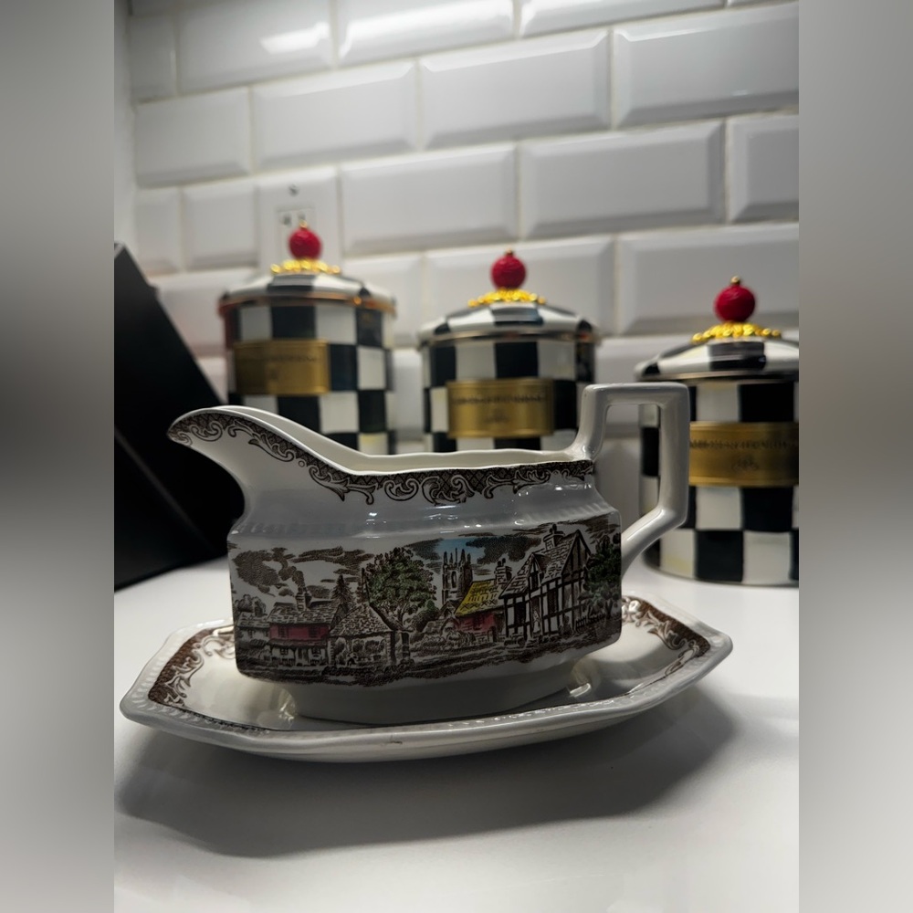 Kensington "Shakespeare's Sonnets" Gravy Boat & Underplate